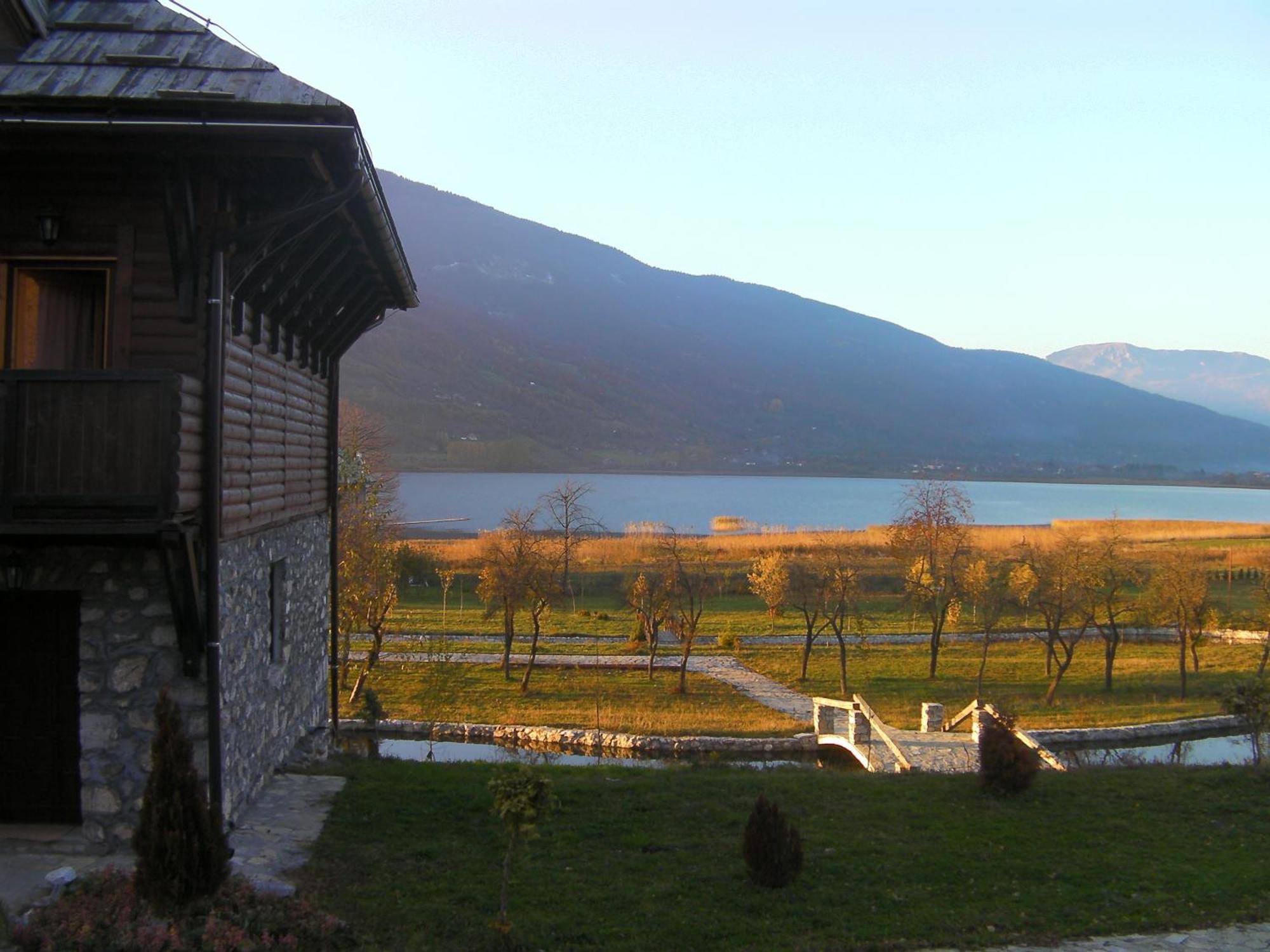 Hotel Kula Damjanova-Komnenovo Selo Plav Exterior foto