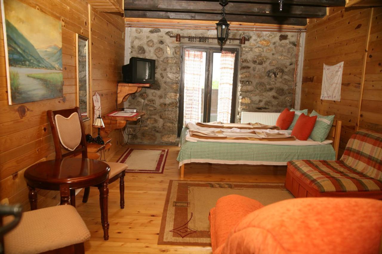 Hotel Kula Damjanova-Komnenovo Selo Plav Exterior foto